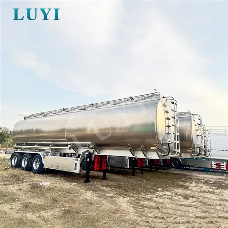 It-Trakk kollu tat-Tank taż-Żejt tal--Tliet-fusijiet tal-aluminju